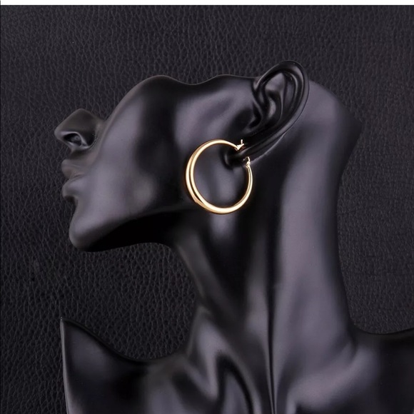 New 18K Yellow Gold Plated 1.5”Round Hoop Earrings - Picture 5 of 5